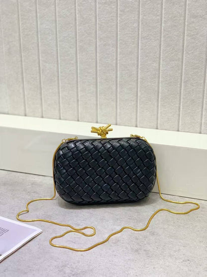 Bottega

100 dhs🇦🇪🇦🇪🇦🇪

High-quality 
with box

Zain35
♥️♥️♥️
