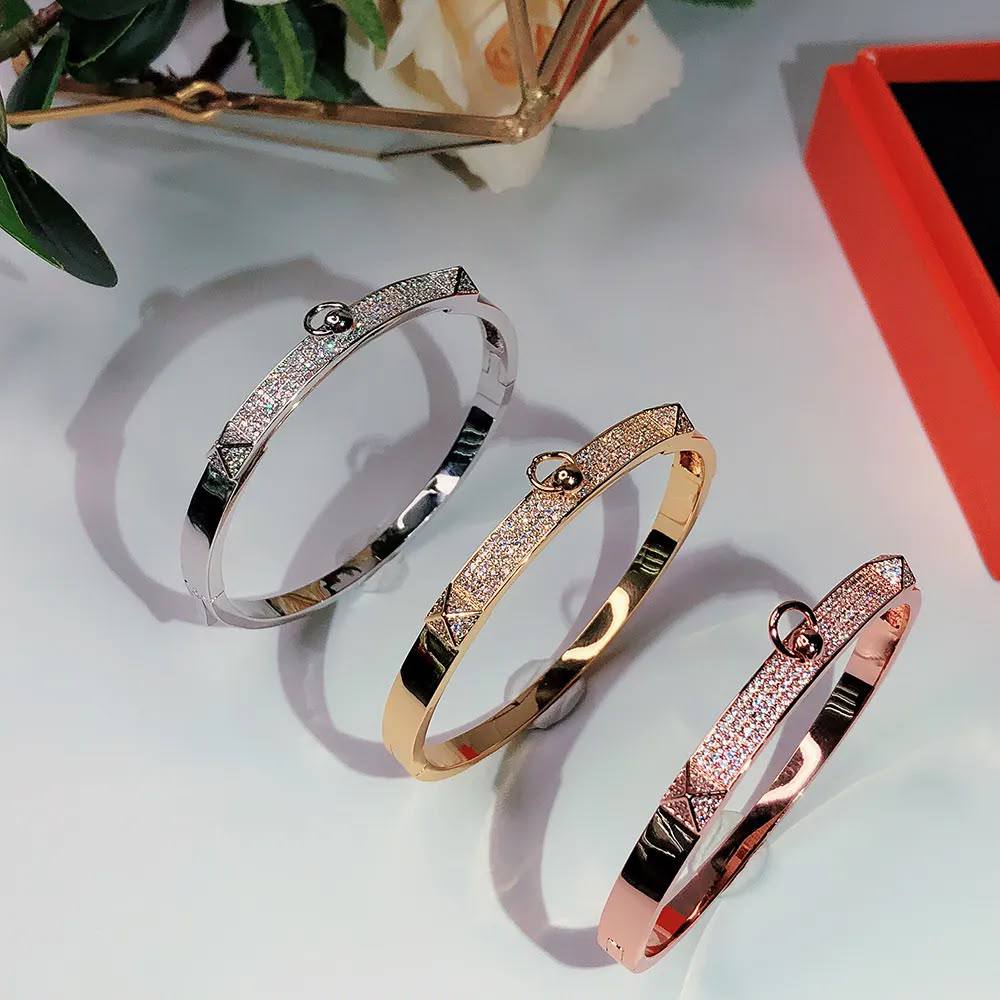 Hermes ❤️‍🔥*
Bangle 🦋
Master quality 💯
With normal boxes 🗃️ 
70 dhs✅
With master box 📦 
85 dhs✅

Zain216
♥️♥️♥️