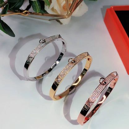 Hermes ❤️‍🔥*
Bangle 🦋
Master quality 💯
With normal boxes 🗃️ 
70 dhs✅
With master box 📦 
85 dhs✅

Zain216
♥️♥️♥️