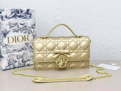 Dior 

have box
100 dhs🇦🇪🇦🇪

Zain07
♥️♥️♥️