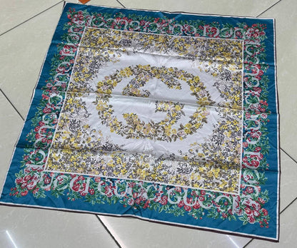 Silk square scarf 
40 dhs🪙💚

Zain93
♥️♥️♥️