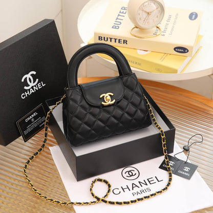 CHANEL

best quality 
with box
100 dhs🇦🇪🇦🇪

size19CM
Zain290
♥️♥️♥️
