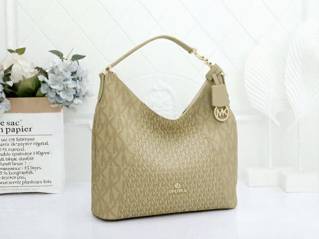 MK 
GOOD QUALITY 
110 dhs✅

Zain39
♥️♥️♥️
