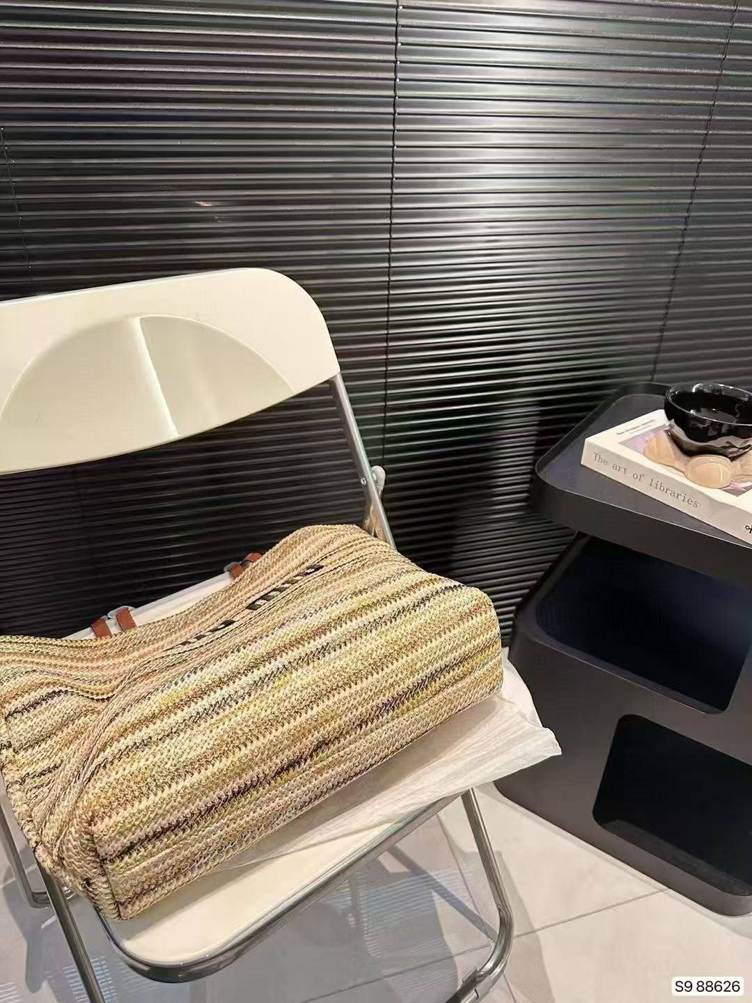 Miu Miu
with box
100 dhs✅

Zain143
♥️♥️♥️