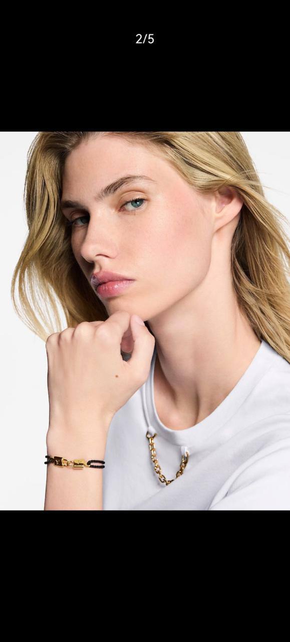 LV
Breslat ❤️‍🔥
Master quality 💯
With normal boxes 📦 
50 dhs🪙💚
With master box 🗃️ 
65 dhs🪙💚

Zain216
♥️♥️♥️