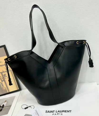 YSL
52*35*15 cm
95 dhs🇦🇪

Zain17
♥️♥️♥️