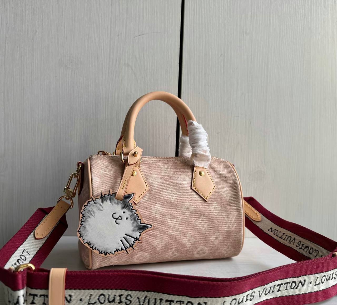 NEW✨LV✨
SUPER MASTER QUALITY🫶
WITH FULL PACKAGING🎁
SIZE::✨20CM✨
1150 dhs🪙💚

Zain254
♥️♥️♥️