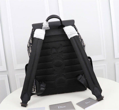 DIOR SADDLE BACKPACK 
PREMIUM QUALITY 
130 dhs✅

Zain28
♥️♥️♥️