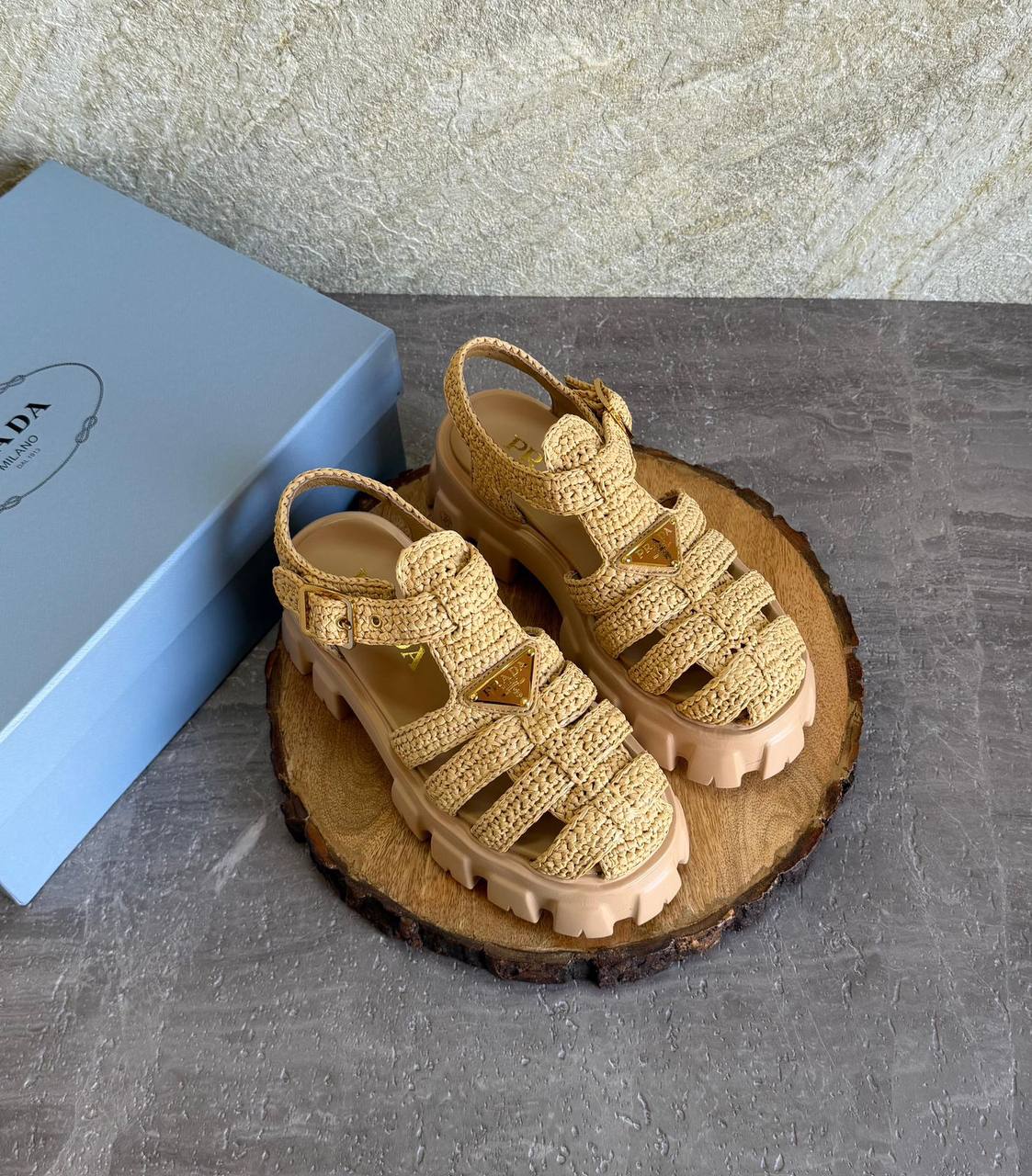 PRADA 
SuperMaster Quality 💯
550 dhs✅
Size: 36-41💥

Zain171
♥️♥️♥️
