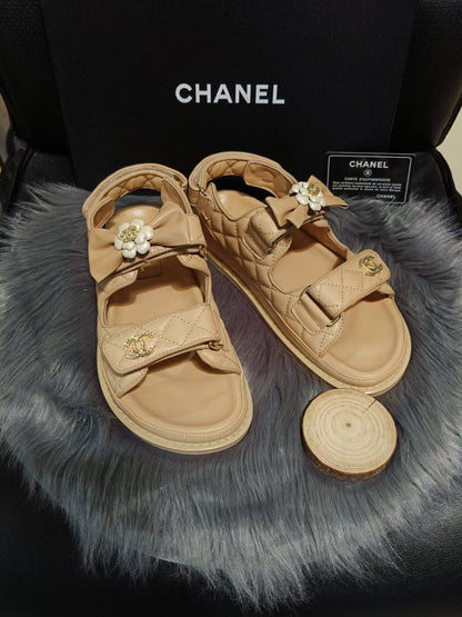 Chanel
QUALITY…master🤗
SIZE  ……… 36-41🥳
320 dhs💛

Zain119
♥️♥️♥️
