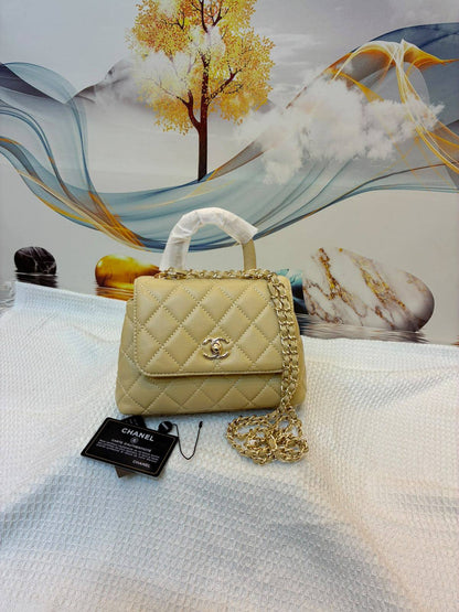 CHANEL

Best quality 

without box
size 20CM

100 dhs🇦🇪🇦🇪

Zain290
♥️♥️♥️