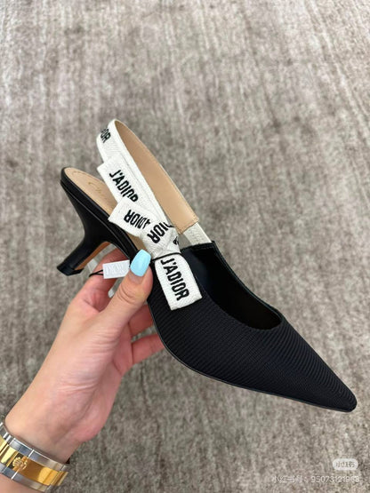Dior
Size 36-41
110 dhs✅

Zain145
♥️♥️♥️