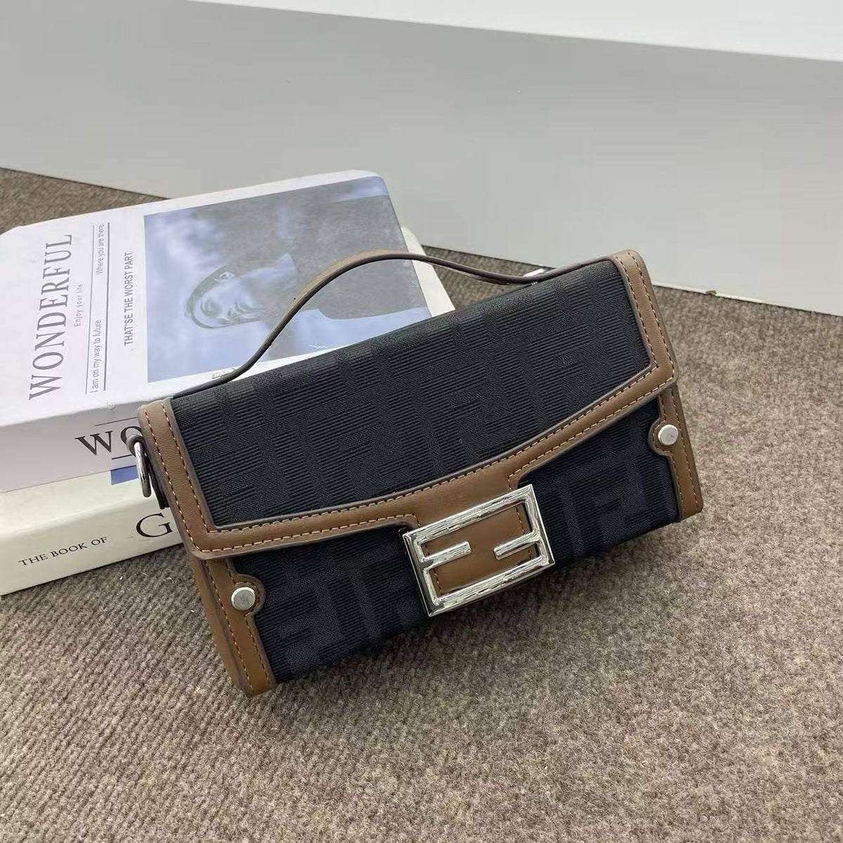 Fendi

22*12*7cm
70 dhs🇦🇪🇦🇪🇦🇪

Zain17
♥️♥️♥️