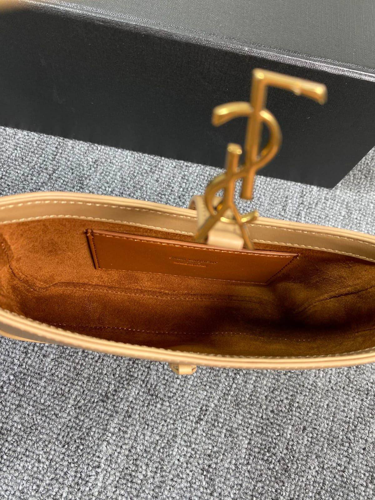 Ysl
 Mini Le 5 A 7

 Hobo Bag in
 Smooth Leather✅ 
Size 19 cm
For Price 👇 WhatsApp✅
0568585901 
0507557372
0552275751 Owner Zain 👌


Zain274
♥️♥️♥️