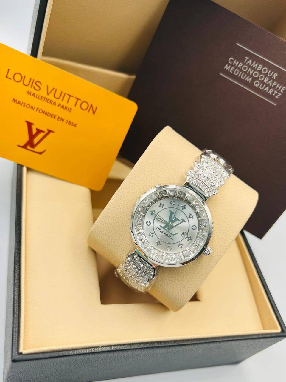 LV Ladies 
55 dhs🪙💚

Zain08
♥️♥️♥️