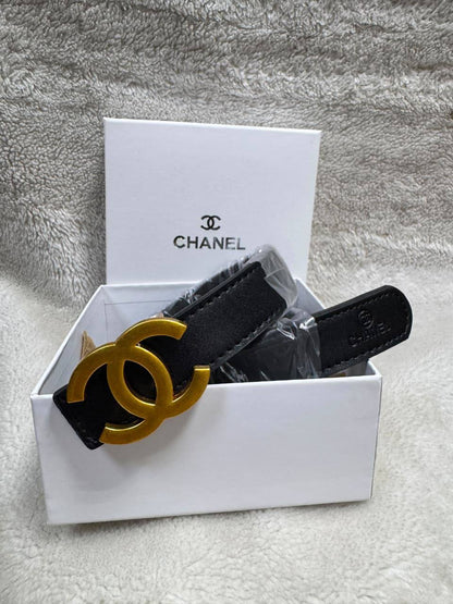 Belt for Lady
Wide：2.5 cm
Long：105/110/115 cm
With box 
30 dhs🇦🇪🇦🇪

Zain136
♥️♥️♥️
