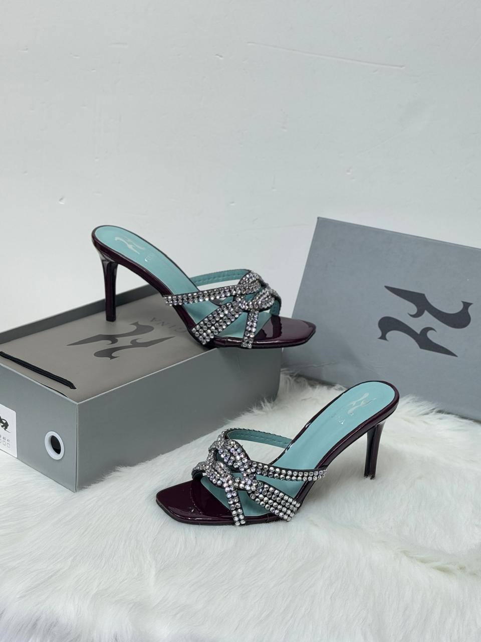 Gina - YSL

New arrived 
Size 36 to 41

115 dhs🪙🌨️

Zain21
♥️♥️♥️
