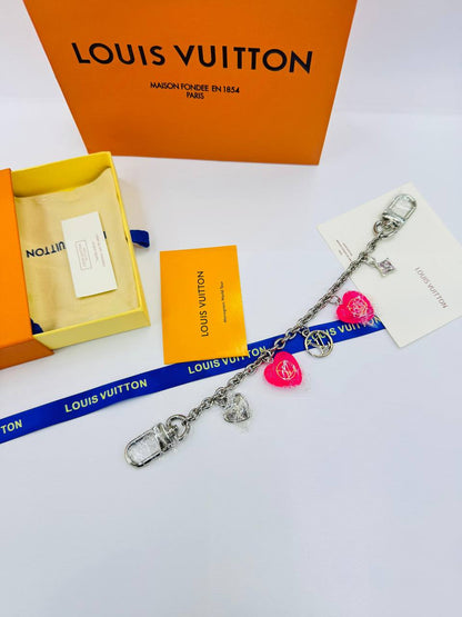 *Key Chain ❤️‍🔥*
Master quality 💯
With normal boxes 📦 
50 dhs✅
With master box 🗃️ 
75 dhs✅

Zain216
♥️♥️♥️