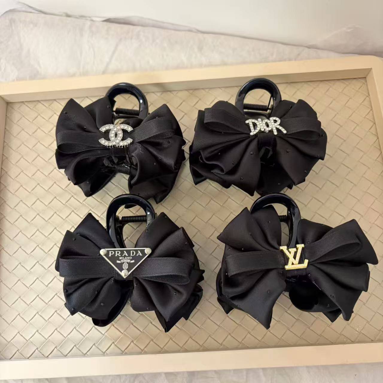 *Head Accessories 😍*
good quality 💯
With paper bag🛍️
20 dhs🇦🇪🇦🇪

With master box 📦 
40 dhs🇦🇪🇦🇪

Zain216
♥️♥️♥️