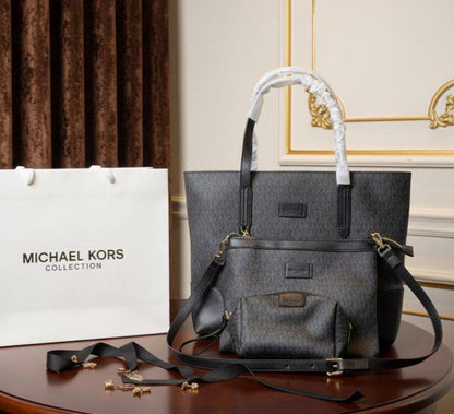 *3in1*   *newcome*    
130 dhs🪙🌨️
*size40cm*
*Gucci*
*Mk*
*COACH*
*FENDI*
*PRADA*
 
Zain175
♥️♥️♥️