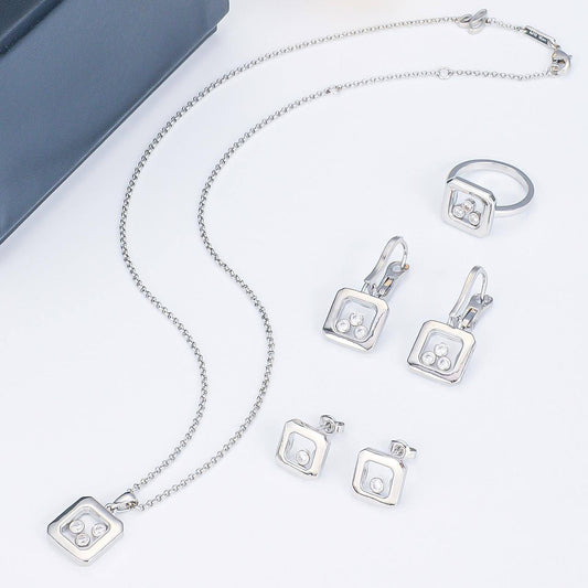 CHOPARD Set
    _*NECKLACE*_📿
    _*Earrings*Big_💎
Earring Small
     _*RING*_
170 dhs✅
         _*WITH*_
     _*BOX AND PAPER BAG🛍️🎁

Zain89
♥️♥️♥️