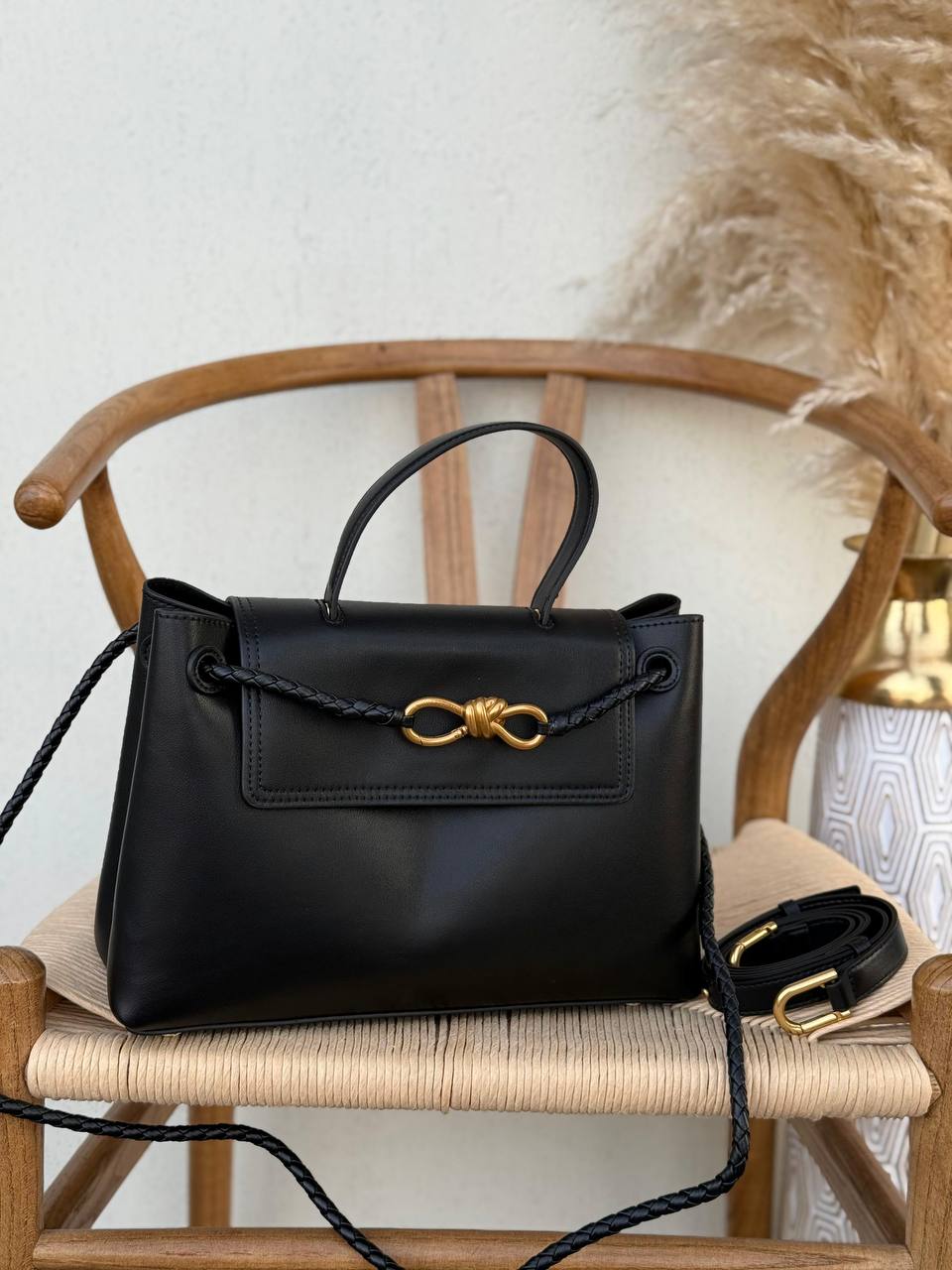 BOTTEGA VENETA
30cm
370 dhs🪙💕
36cm
390 dhs🪙💕
Top quality

Zain167
♥️♥️♥️