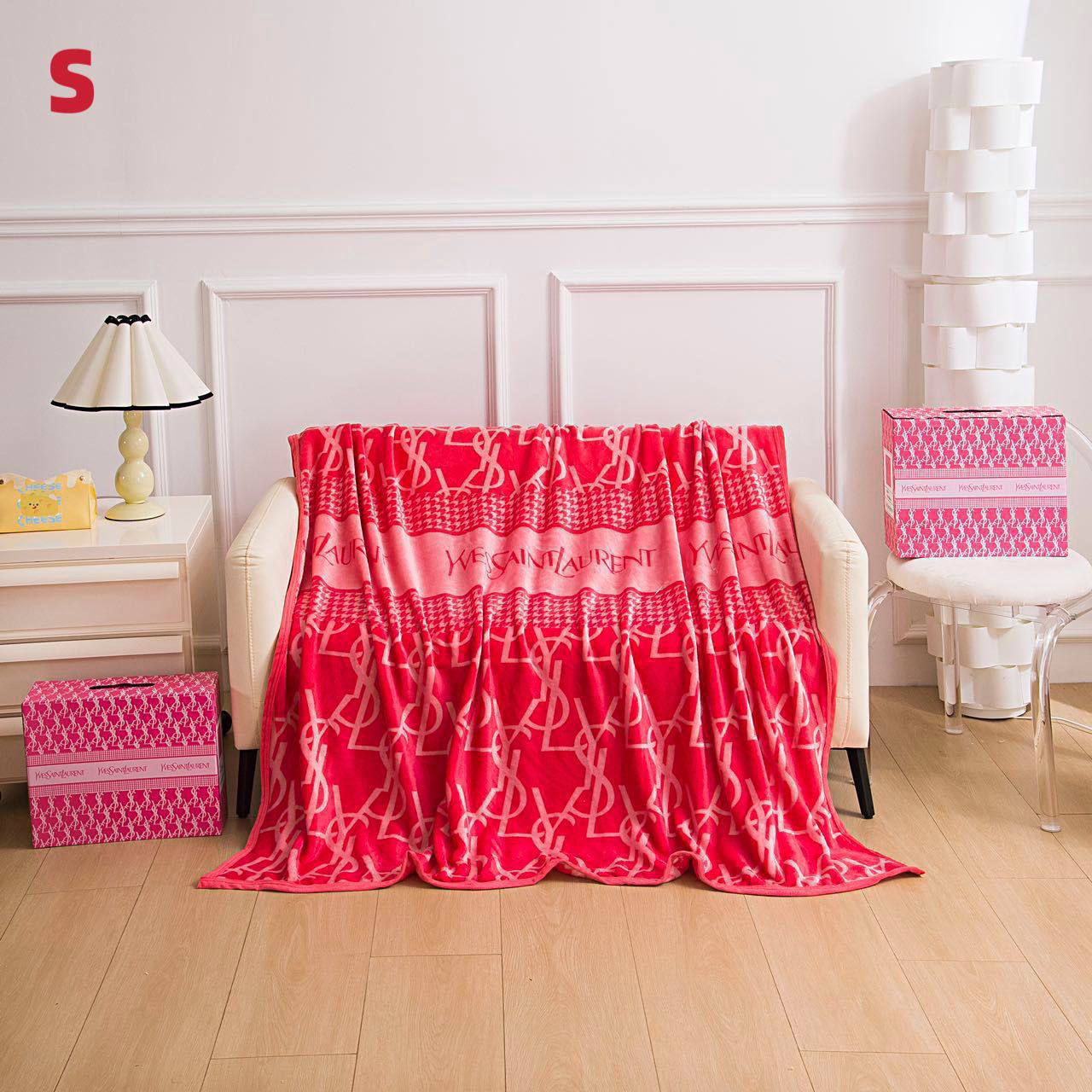 Blanket new came good quality single size 
40 dhs🪙🖤

Zain39
♥️♥️♥️