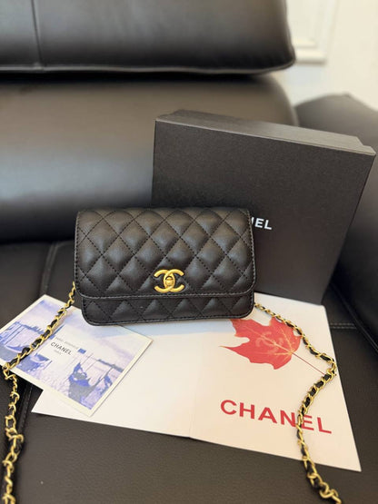 Chanel 
90 dhs💛
with box
size 20×5×14cm

Zain42
♥️♥️♥️