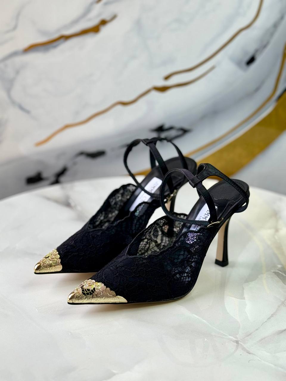 jimmy choo
Super *AAA* *+* Quality 💯 
With original packing🎁🎁
SIZE:36and41
Available now
450 dhs💓

Zain309
♥️♥️♥️