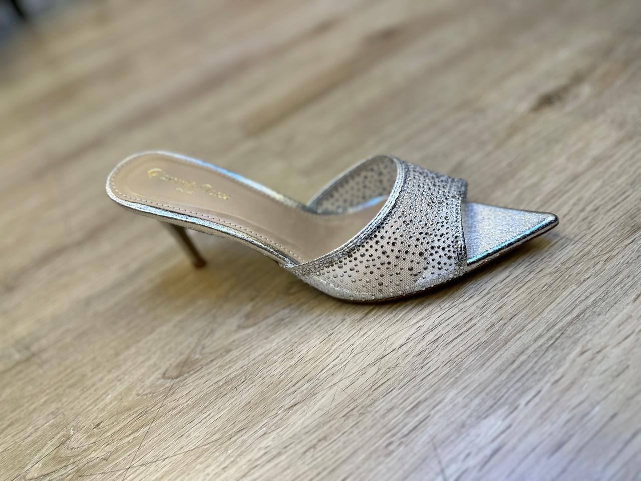Gianvitto Rossi🌹
Size 36-42 
120 dhs❤️

Zain132
♥️♥️♥️