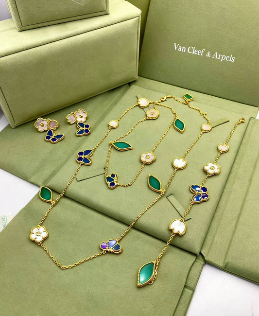 SET VCA
NECKLACE BRACELET EARRINGS 
300 DHS✅WITH BOX AND PAPER BAG 🎁🛍️

350 dhs✅
 WITH SAME BOX AND PAPER BAG🎁🛍️

Zain89
♥️♥️♥️
