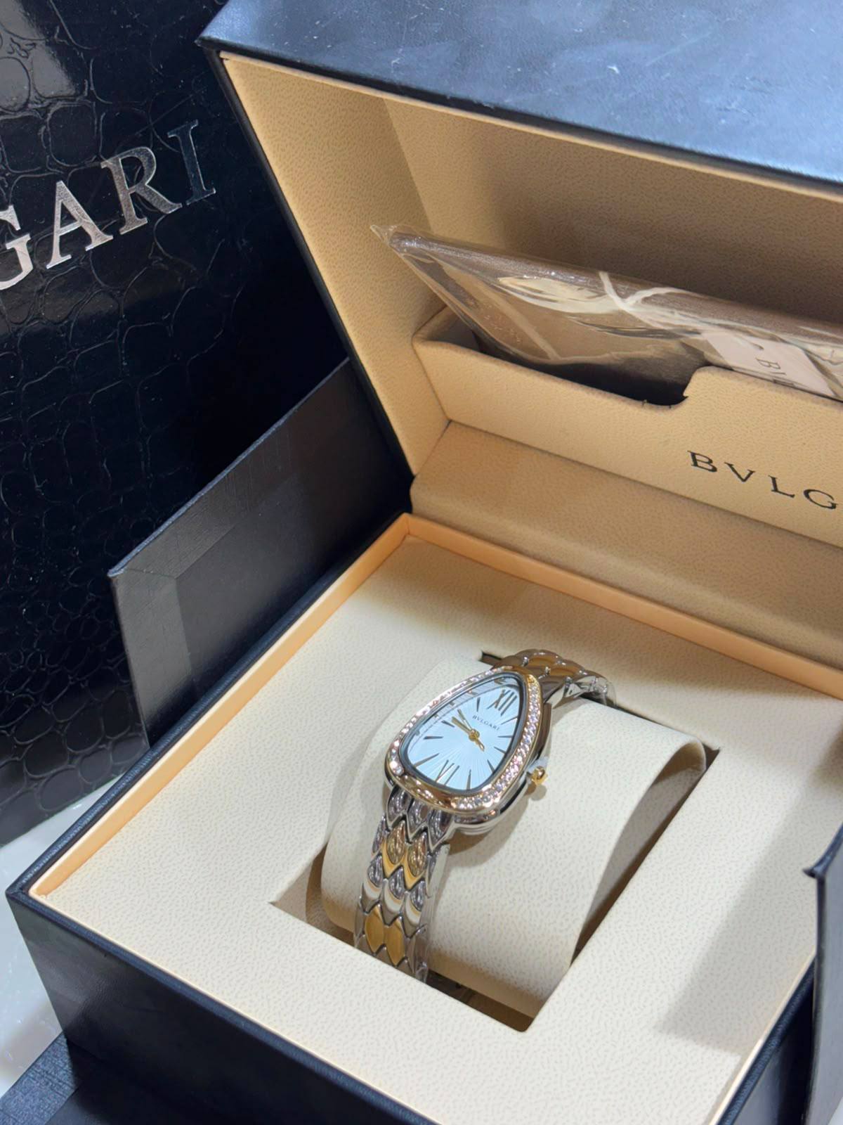 Bvlgari

200 dhs 
with box

Zain108
♥️♥️♥️