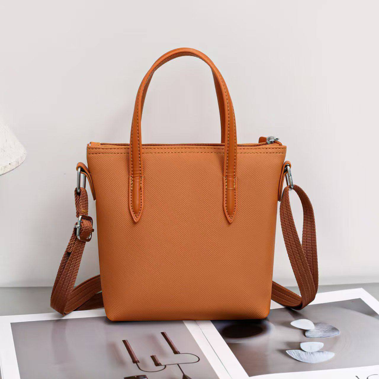 LACOST BAG
GOOD QUALITY
40 dhs✅

Zain40
♥️♥️♥️