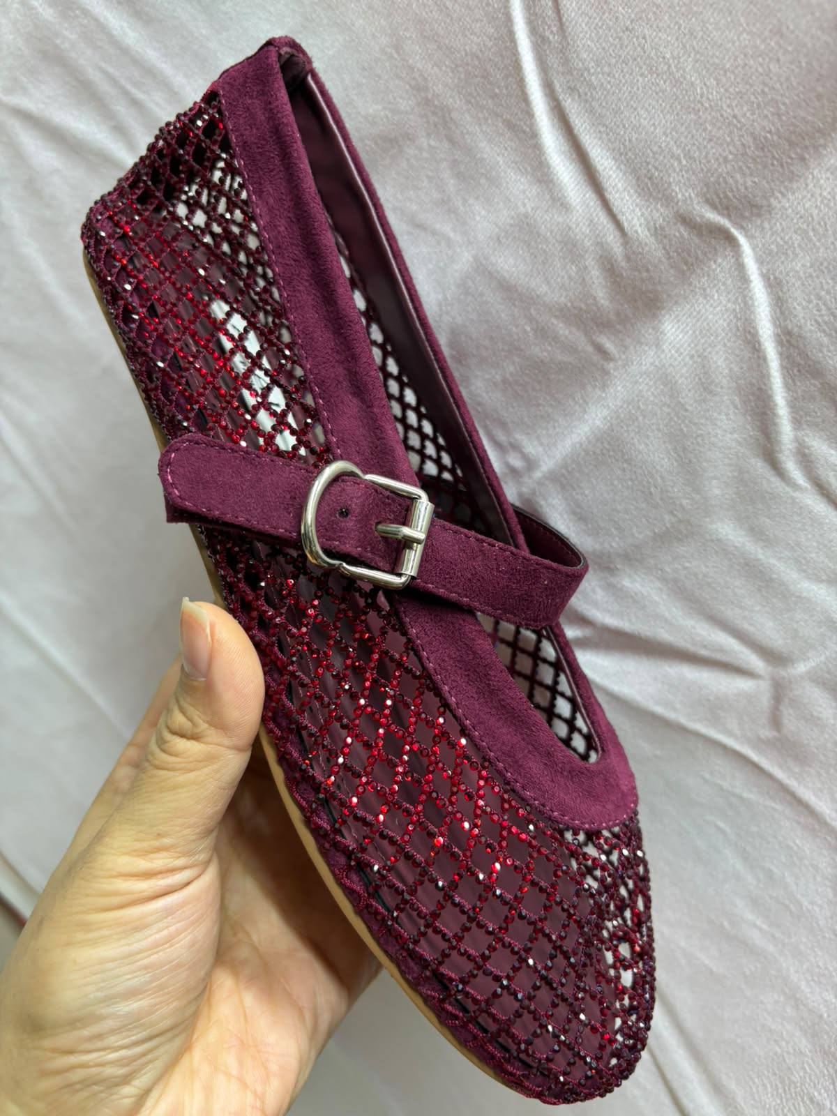 Alaia

150 dhs🇦🇪🇦🇪🇦🇪

35 to 41 
Zain145
♥️♥️♥️