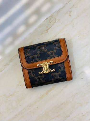 WALLETS AND CARD HOLDERS 
GOOD QUALITY
25 dhs✅

Zain40
♥️♥️♥️