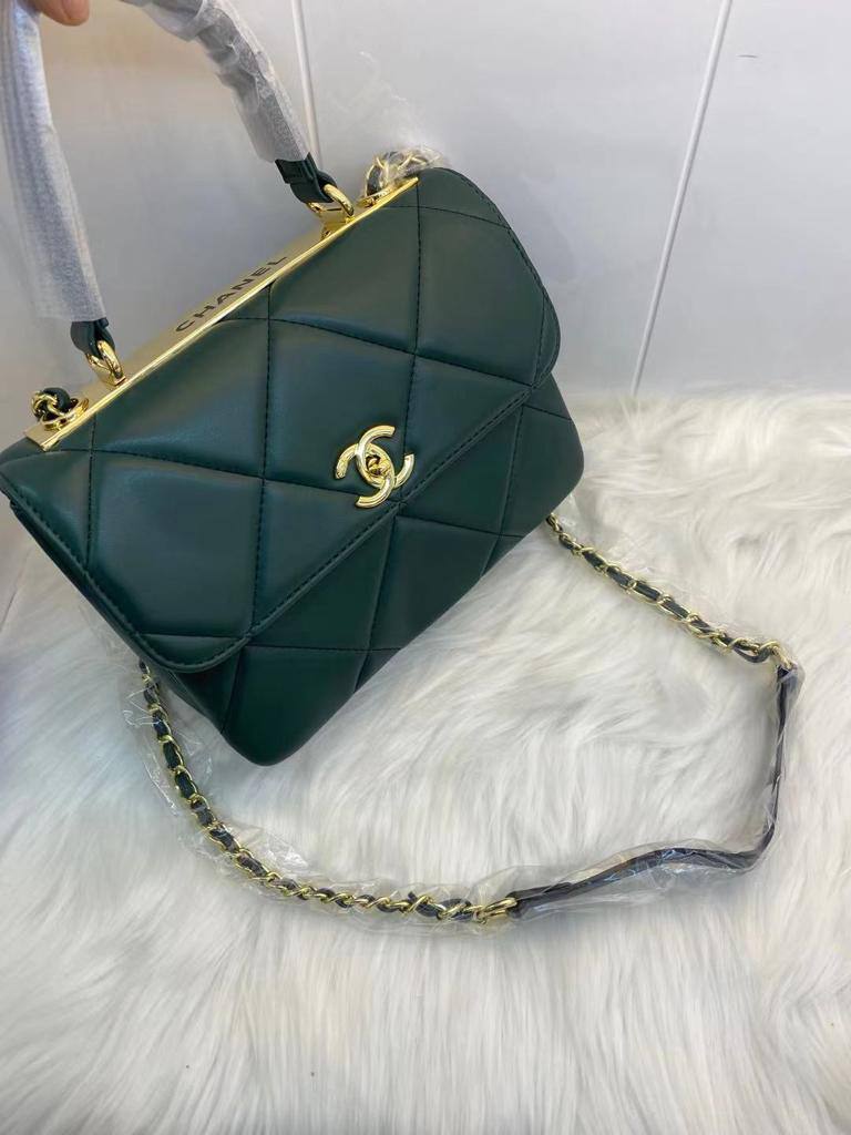 Chanel
105 dhs🪙🌨️
high quality  24cm

Zain26
♥️♥️♥️
