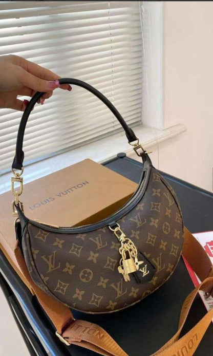 LV
Bags

with box

Zain26
♥️♥️♥️