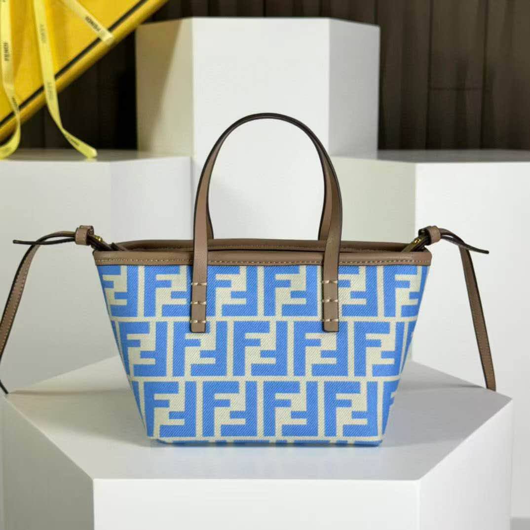Fendi

270 dhs🇦🇪🇦🇪🇦🇪

Zain10
♥️♥️♥️