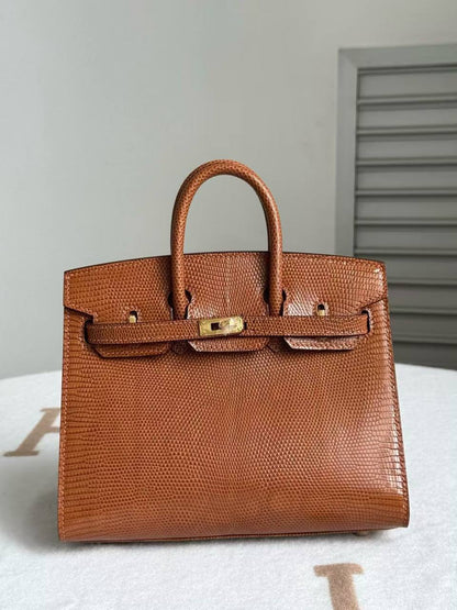 Hermes
Birkin 25 handbag is crafted from green lizard skin.❤️❤️💯

Zain71
♥️♥️♥️