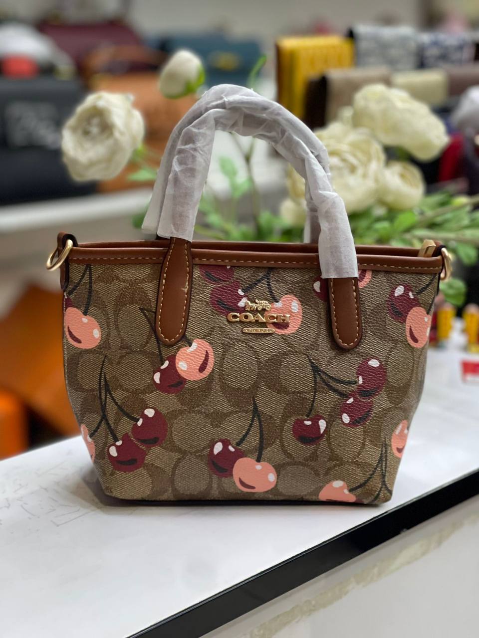 Coach
90 dhs🇦🇪🇦🇪
with box 🎁

Zain169
♥️♥️♥️
