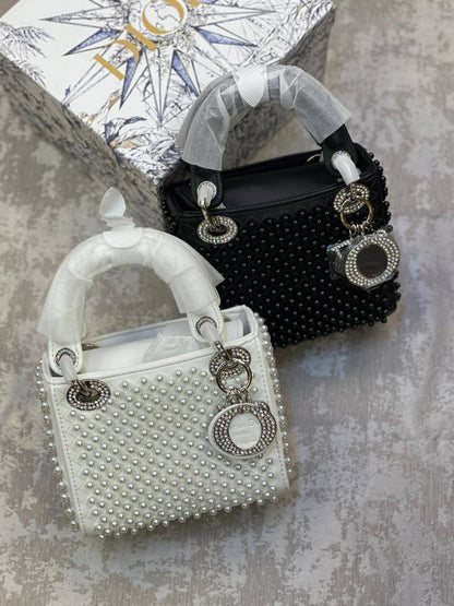 Dior
270 dhs❣️

Zain175
♥️♥️♥️