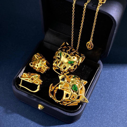Cartier Set* 💐
Necklace 
Earrings 
Ring 💍 
Master quality 

140 dhs🪙💚
 NORMAL BOX 📦

Zain48
♥️♥️♥️