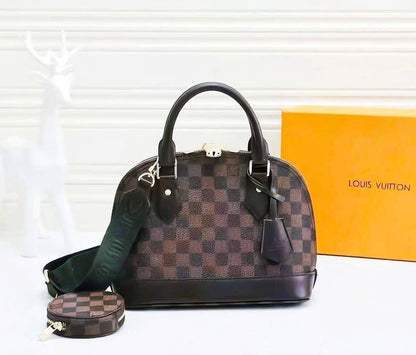 LOUIS VUITTON 
ALMA 

NEW CAME 

GOOD QUALITY 
WITH BOX 

115 dhs🇦🇪

SIZE: 26 cm

Zain295
Zain17
♥️♥️♥️