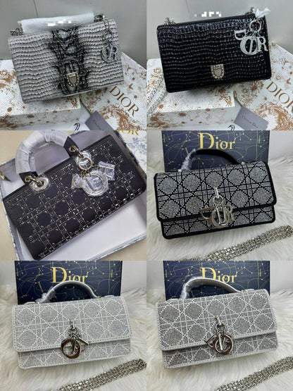 💎 Lady  Dior
1️⃣ First Quality +🎁
Size: 26 ~ 21 cm
85 dhs❣️
with Box🎁

Zain115
♥️♥️♥️