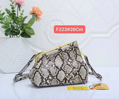 Fendi

100Dhs🇦🇪🇦🇪

Withbox

Zain26
♥️♥️♥️