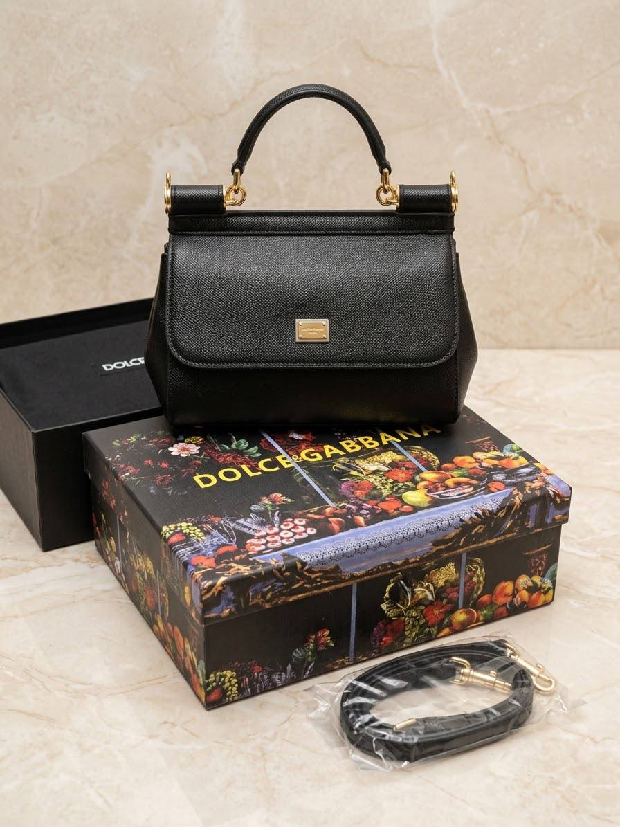 D&G

100 dhs🇦🇪

With box

20 cm

Zain219
♥️♥️♥️