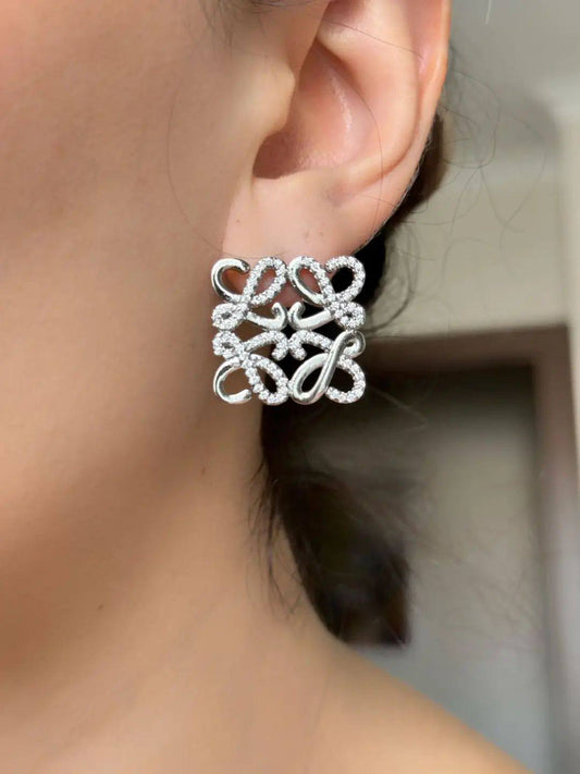 Loewe Earrings* 💕
Master quality 

45 AED normal box 📦

Zain48
♥️♥️♥️