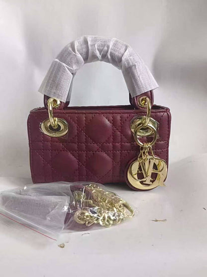 Dior

110 dhs
With box

Zain143
♥️♥️♥️