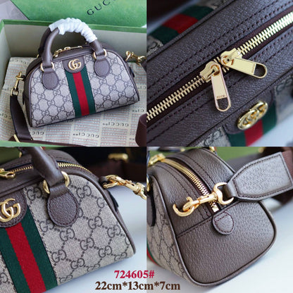 GUCCI 
SMALL SIZE 
WITH BOX 
110 dhs✅

Zain295
♥️♥️♥️