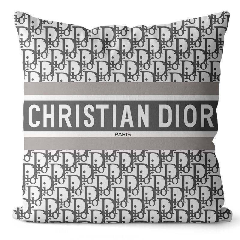 Brand 
High quality 
Pillow cover 
Velvet 100%
Size 50*50
50 dhs🪙🌨️

Zain99
♥️♥️♥️